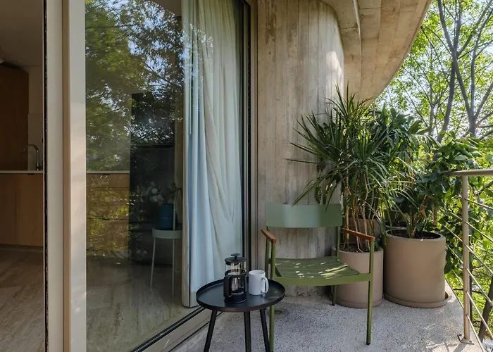 Par 606 Apartment